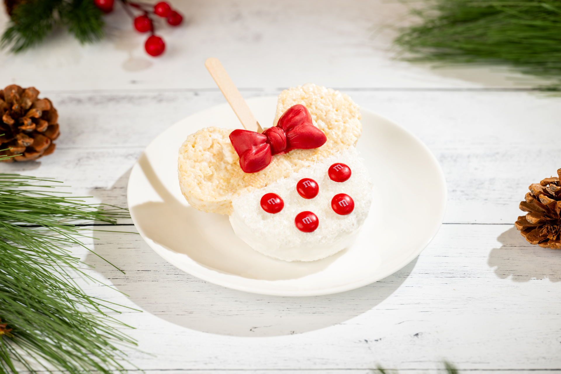 Mickey Holiday Cereal Treat with M&M'S is a Disney World Christmas treat for 2026