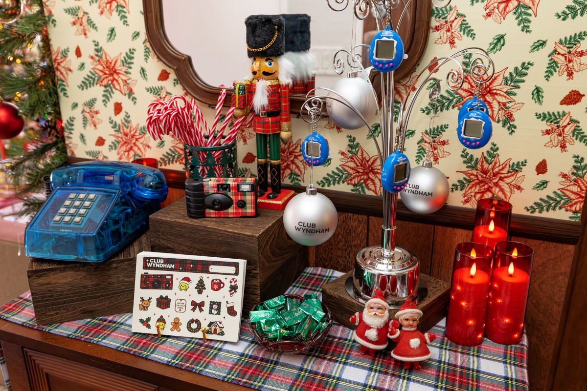 Goodies and Santa phone at the Holiday Rewind Suite at Club Wyndham. Image courtesy of Club Wyndham
