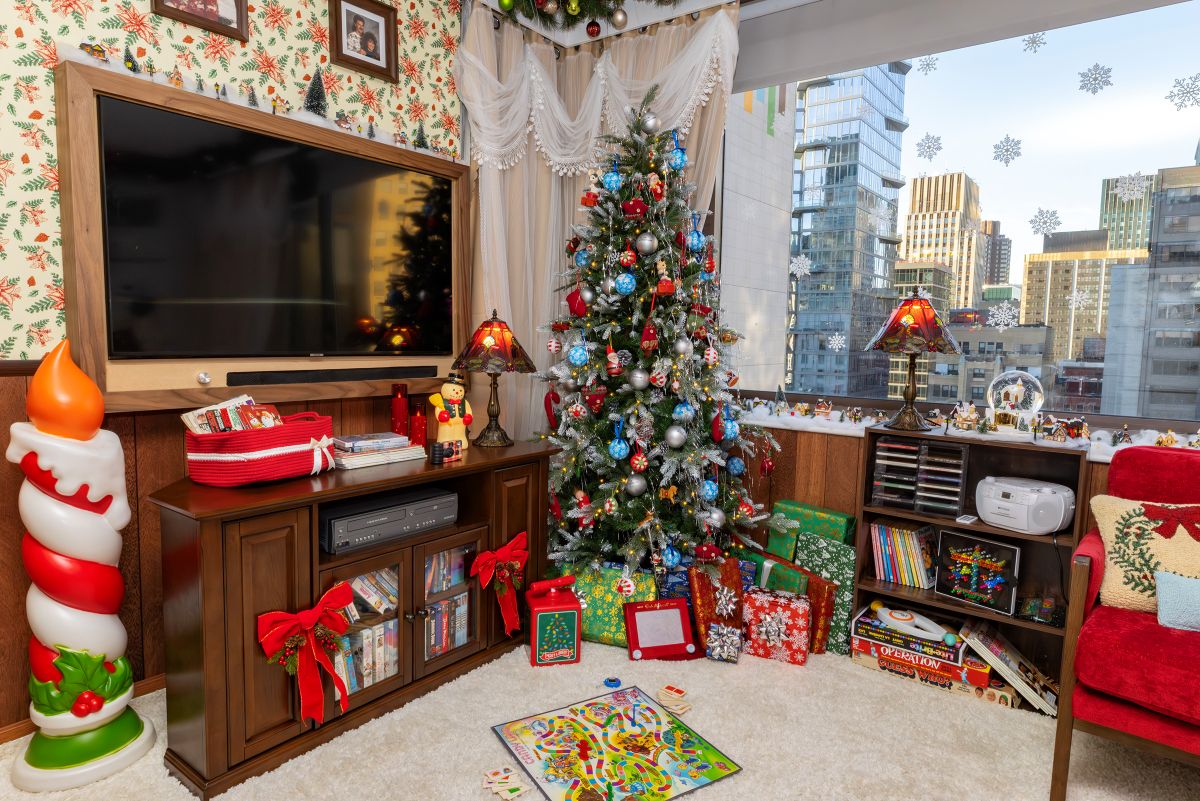 Wyndham Holiday Rewind window